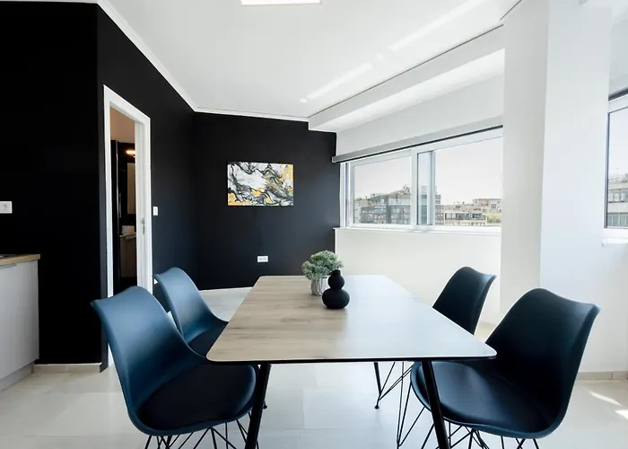 Hip And Fun Apt A